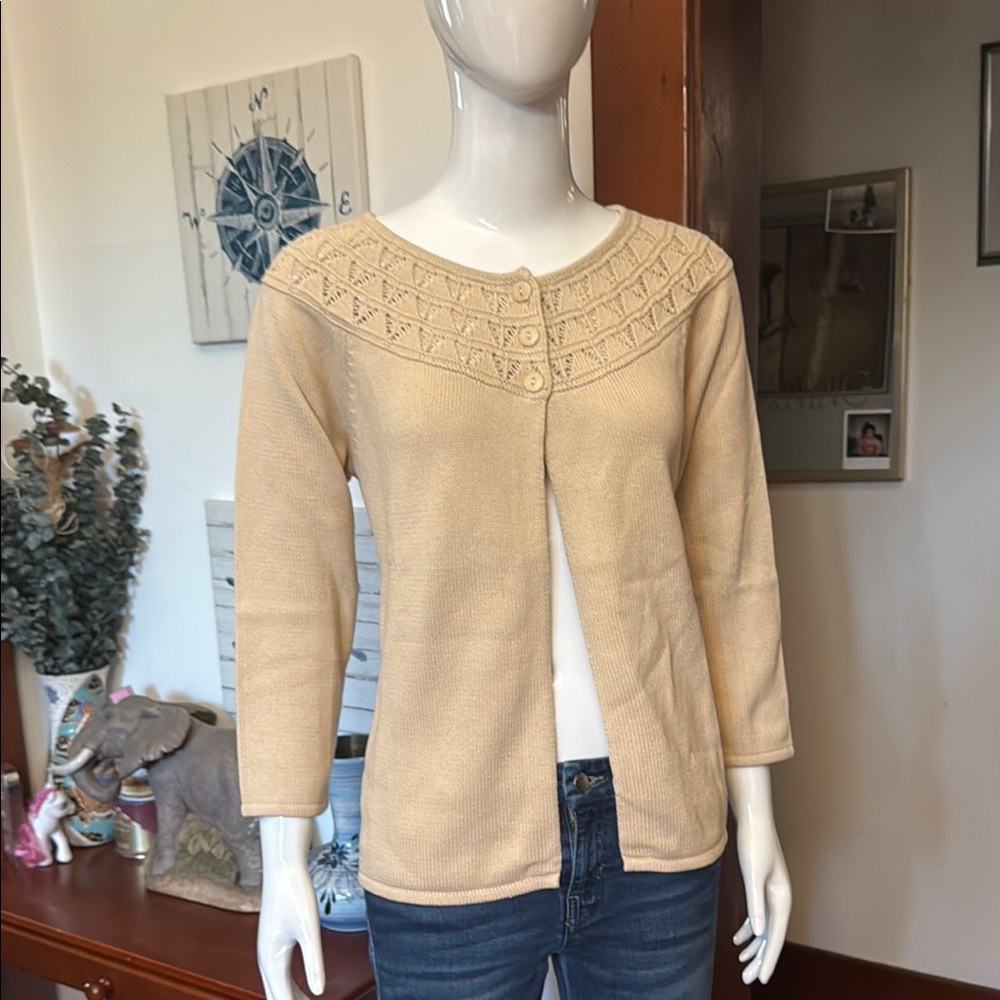 NWT northern reflections size small Women's Cream Sweater with Button Detail